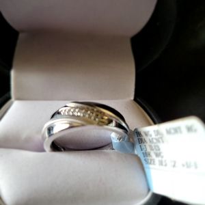Men's 10k white gold & diamond wedding ring. Size 10.5